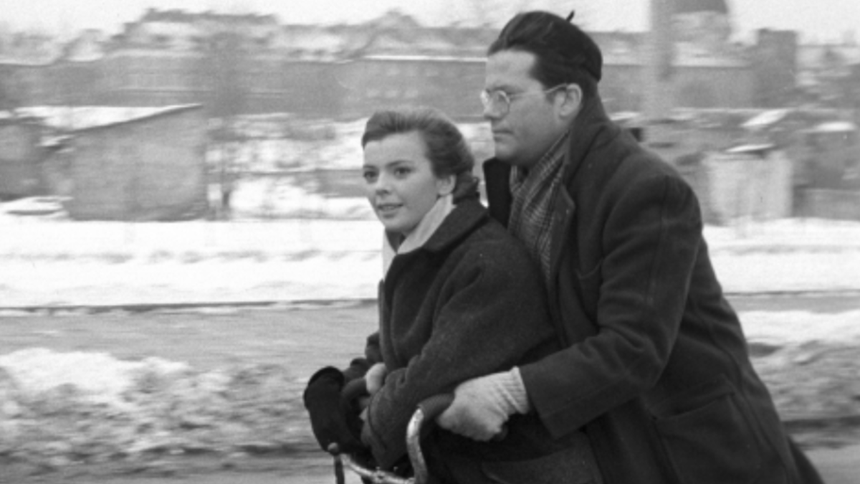 Miłość dwudziestolatków - Barbara Kwiatkowska-Lass, Zbigniew Cybulski - kadr z filmu