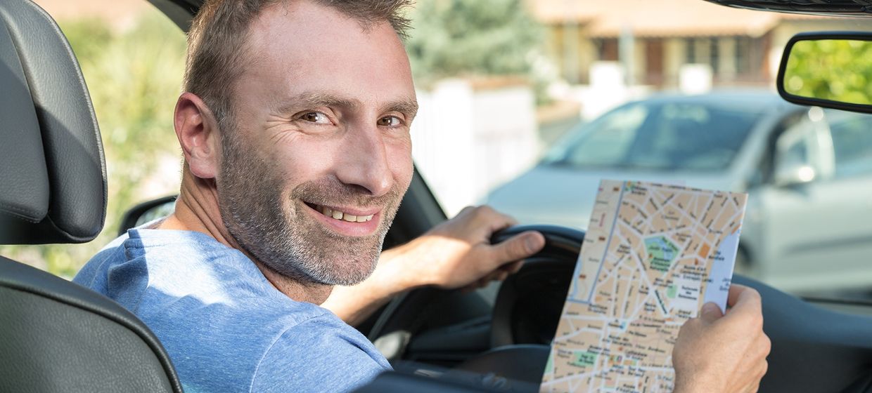 Kierowca z mapą