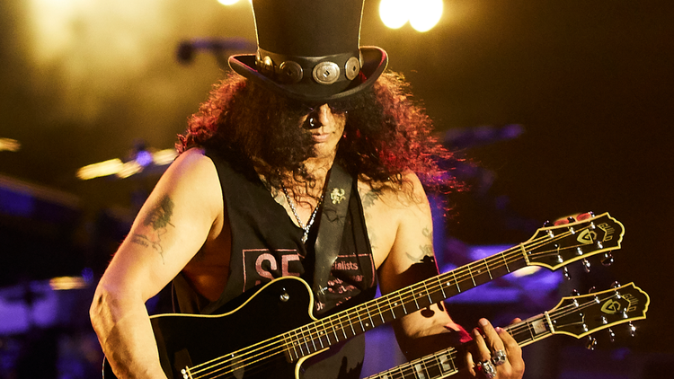 Slash podczas koncertu