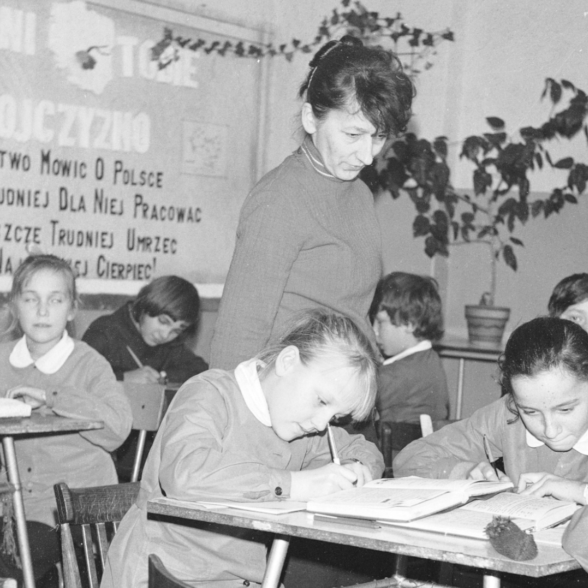 Szkoła w czasach PRL. Dziś już niewiele osób rozwiąże ten quiz - Antyradio