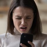 Groźna aplikacja na telefonie dziewczyny