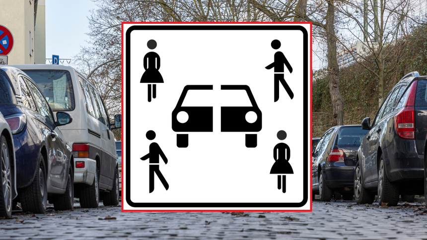 Znak drogowy z "podzielonym" samochodem