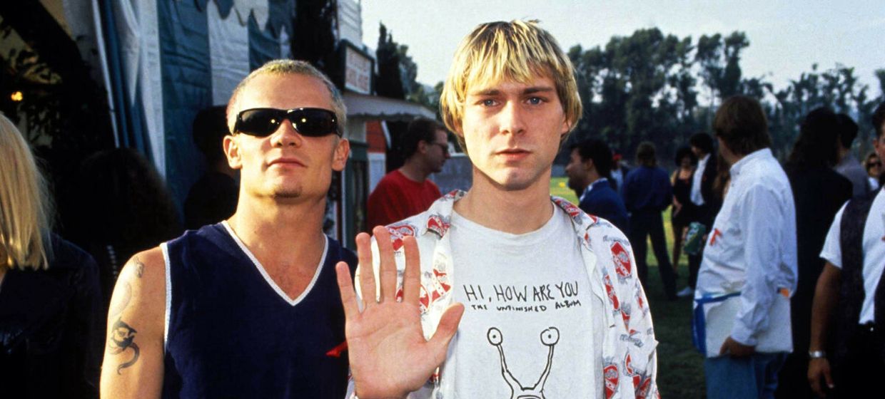 Flea i Kurt Cobain - kadr z filmu  The Devil and Daniel Johnston