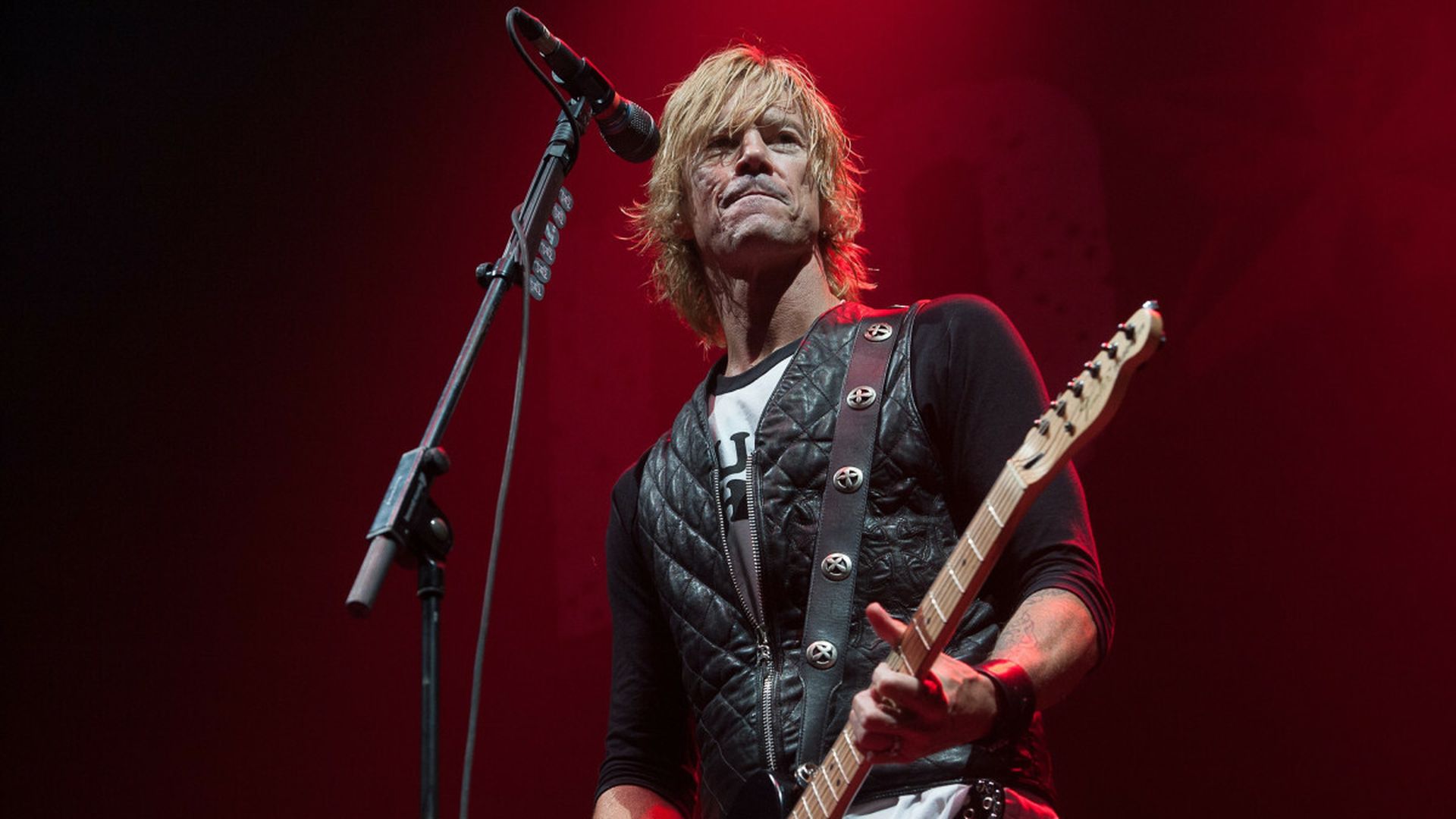 Duff McKagan nie pił wody przez 12 lat. Opisał, co stało się z jego organizmem