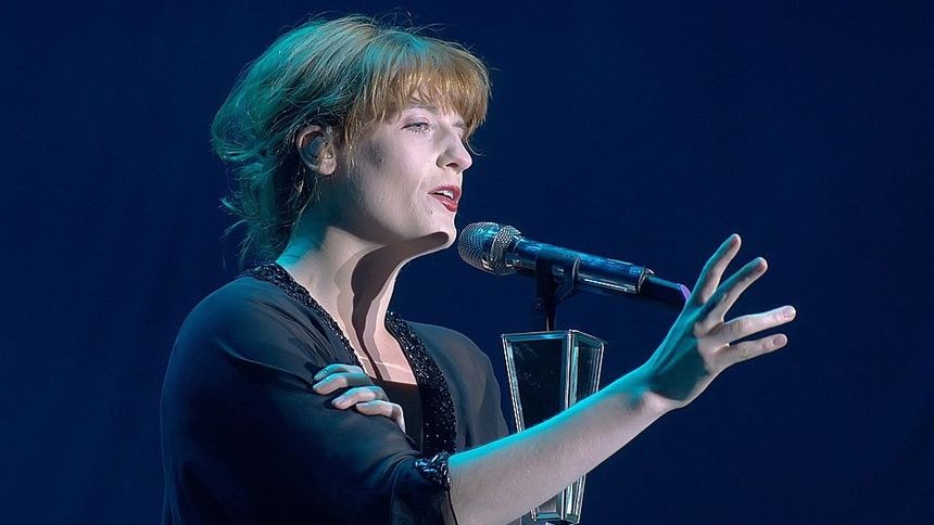 Florence Welch z piosenką do "Cruella"