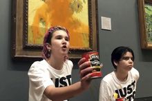 Aktywistki oblały obraz Van Gogha