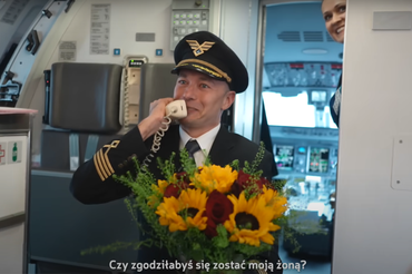 Pilot oświadczył się podczas lotu