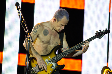 Dlaczego Flea gra rocka?