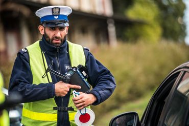 Policjant pomiar prędkości