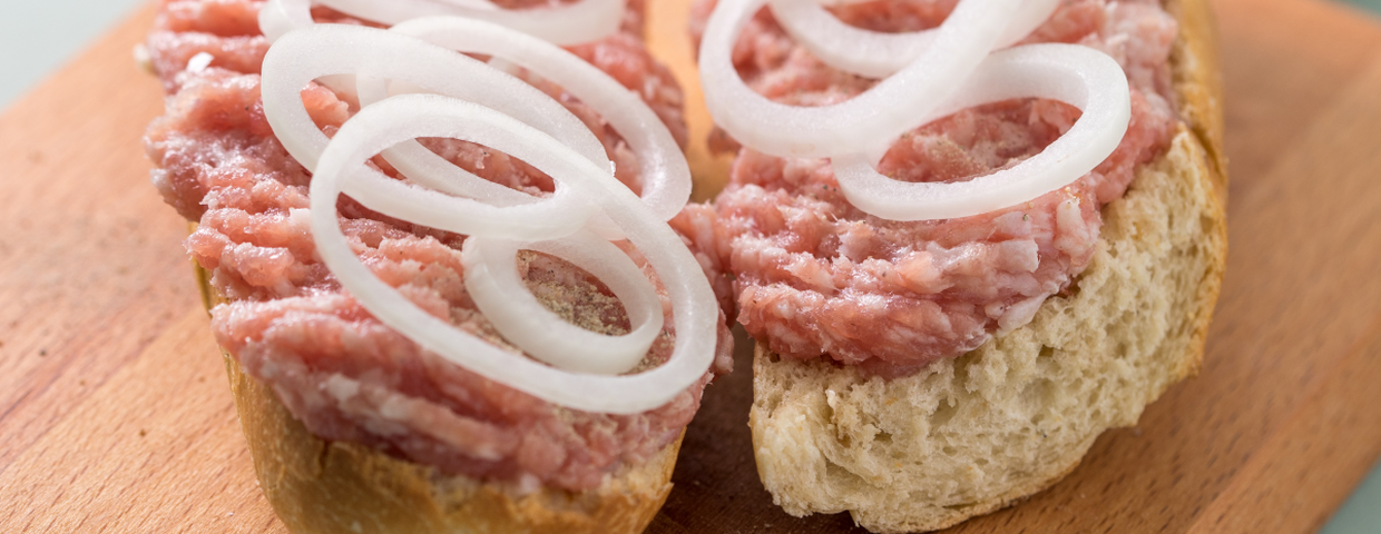 Mettbrötchen, niemiecka kuchnia, śniadanie w Niemczech