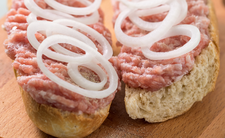 Mettbrötchen, niemiecka kuchnia, śniadanie w Niemczech