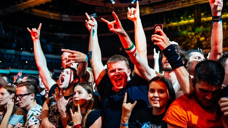 Metalowy koncert