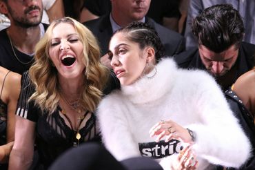 Madonna z córką Lourder Leon