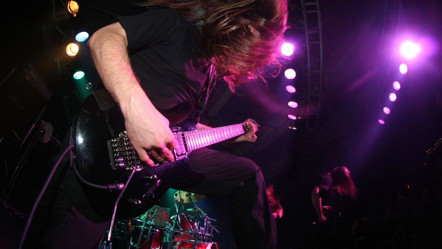Metalowy gitarzysta