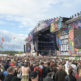 Pol'and'Rock Festival scena i tłum ludzi