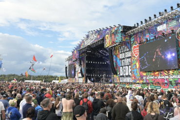 Pol'and'Rock Festival scena i tłum ludzi