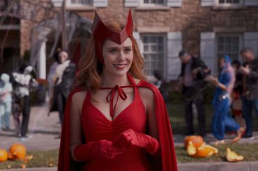 carlet Witch - Elizabeth Olsen - WandaVision - kadr z serialu Marvela