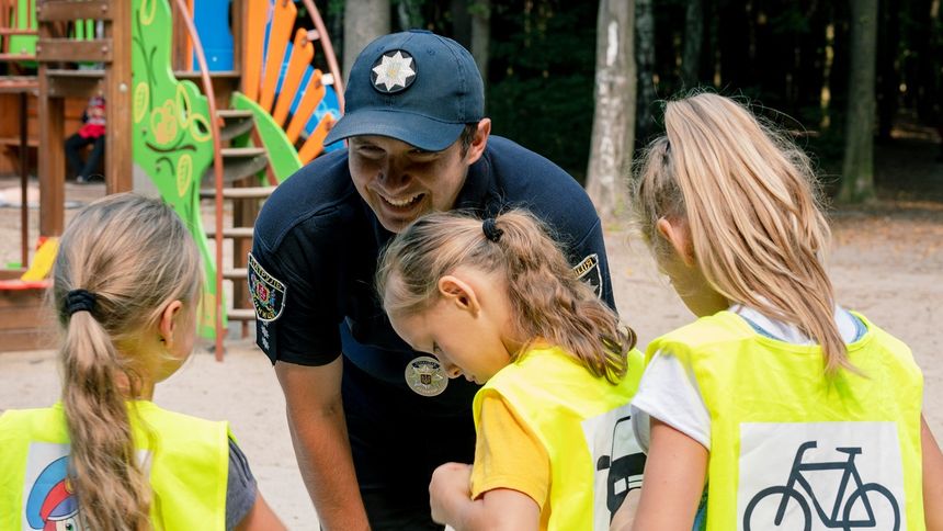 Policjant i dzieci