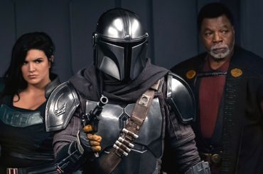 The Mandalorian - Gina Carno, Pedro Pascal, Carl Weathers - kadr z serialu Star Wars 