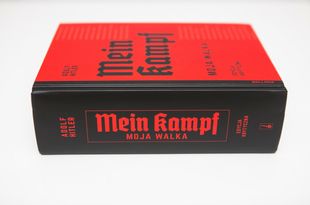  Książka Adolfa Hitlera Mein Kampf Moja walka Edycja krytyczna  - materiał poglądowy