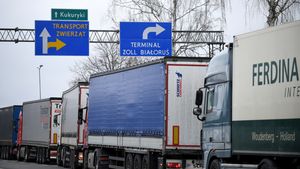Kolejka tirów do granicy polsko-białoruskiej w Koroszczynie