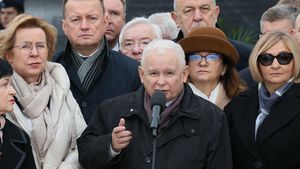 Jarosław Kaczyński przemawia podczas miesięcznicy smoleńskiej