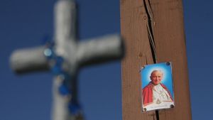 Krzyż z obrazkiem Jana Pawła II