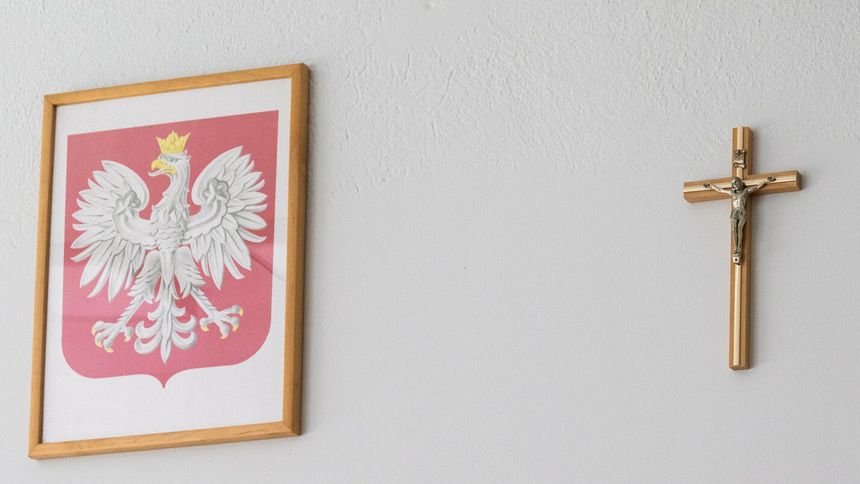 Krzyż w sali szkolnej (zdjęcie ilustracyjne)