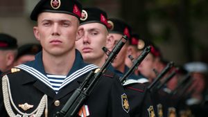 Rosyjscy marines podczas obchodów Dnia Zwycięstwa na Krymie w 2014 roku