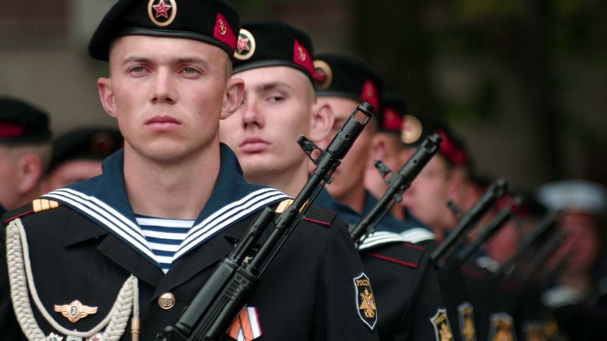 Rosyjscy marines podczas obchodów Dnia Zwycięstwa na Krymie w 2014 roku