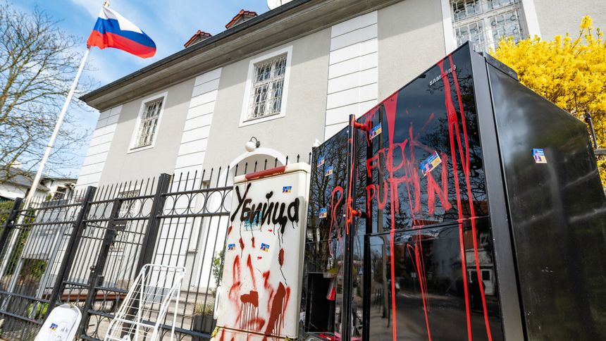 Protest przed konsulatem Rosji w Gdańsku w 2022 roku