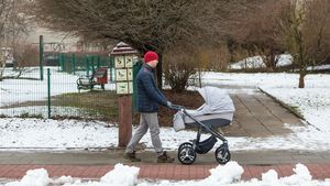 Dlaczego rodzi się nas coraz mniej?