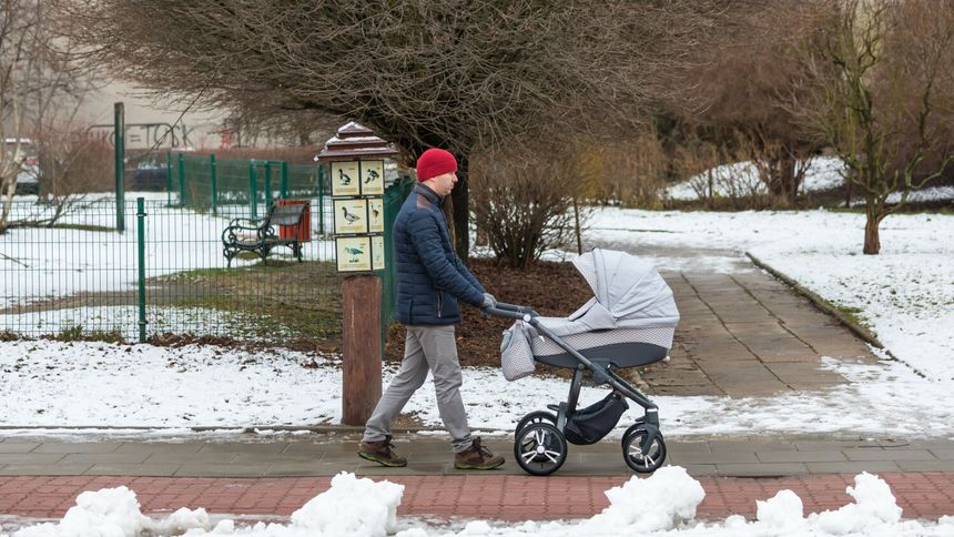 Dlaczego rodzi się nas coraz mniej?