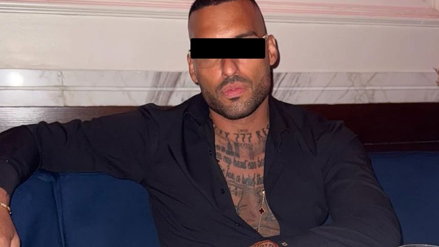 "Jongmen" na jednym ze swoich zdjęć