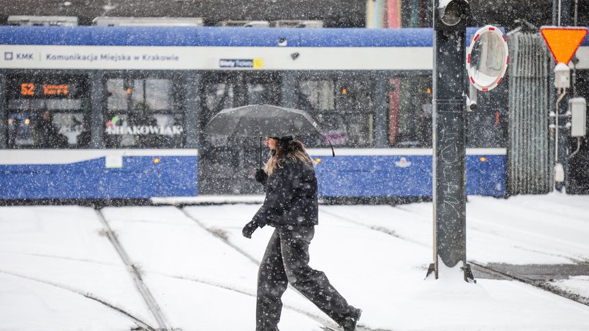 Intensywne opady śniegu dotarły do Krakowa