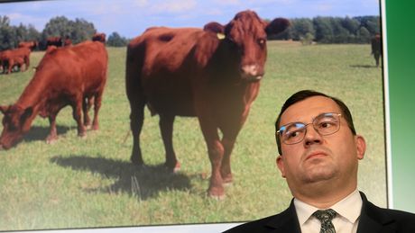 Minister rolnictwa Stefan Krajewski podczas konferencji prasowej nt. przyszlosci polityki rolnej oraz umowy UE-MERCOSUR.