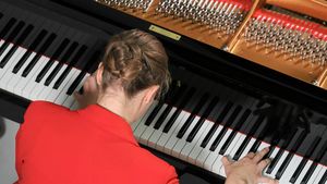 Po sukcesie filmu "Pianoforte" - o kulisach ubiegłego Międzynarodowego Konkursu Pianistycznego im. Fryderyka Chopina - jego twórcy postanowili stworzyć serial.