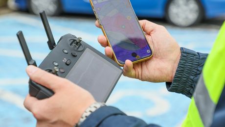 Telefon jak "plecak wiedzy". Co pobrać wcześniej?