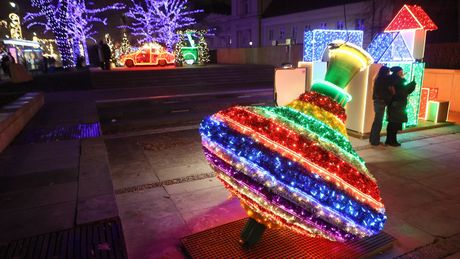  Iluminacje świąteczne na Krakowskim Przedmieściu w Warszawie