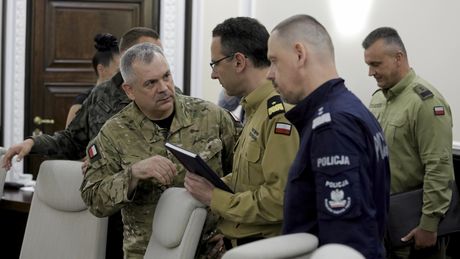Nadzwyczajne posiedzenie rządu w związku z naruszeniem polskiej przestrzeni powietrznej przez rosyjskie drony
