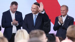 Radosław Sikorski, Donald Tusk
