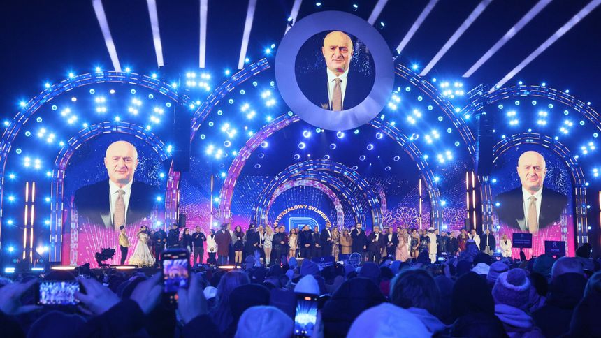 "Wystrzałowy Sylwester TV Republika" w 2024 roku. Na telebimach marszałek województwa lubelskiego Jarosław Stawiarski