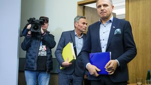 Konferencja prasowa ministra Stefana Krajewskiego z udzialem dyrektora generalnego KOWR Henryka Smolarza (n/z) ws. dzialki przeznaczonej pod budowe CPK.
