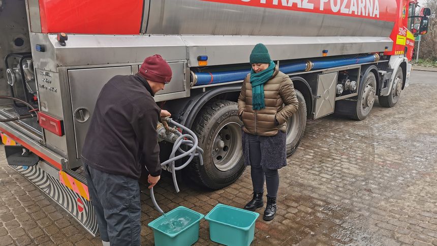 Straż dostarcza czystą wodę mieszkańcom Mostów na Pomorzu