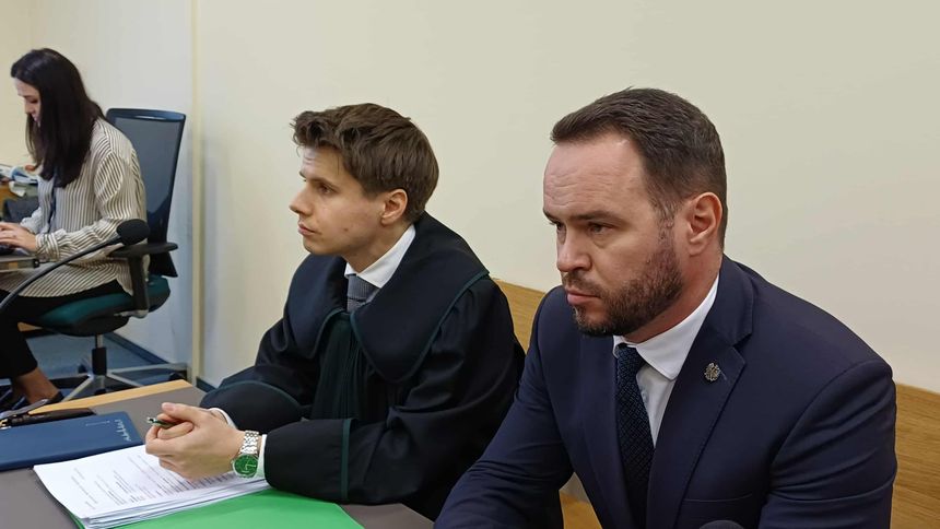 Walka o krzyż w urzędzie. Wojewoda uniewinniony