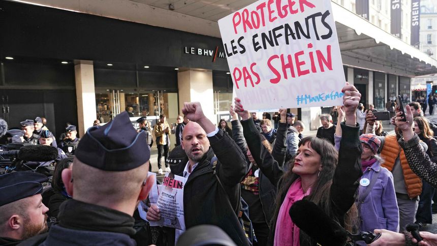 Protest podczas otwarcia sklepu Shein w domu handlowym Le BHV Mareis
