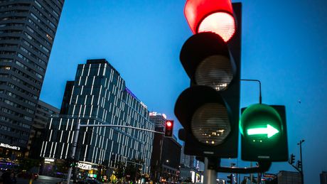 Sygnalizacja na skrzyżowaniu w centrum Warszawy