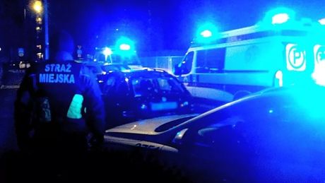 Interwencja strażników miejskich i policji na podwórku na Pradze Południe