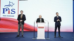 Tobiasz Bocheński, Jarosław Kaczyński i Patryk Jaki na konferencji
