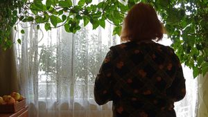 Seniorzy często stają się więźniami własnych mieszkań